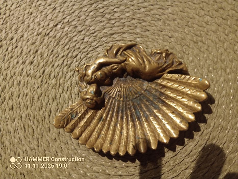 Mosiężna popielniczka