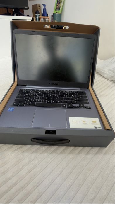 ASUS VivoBook E406MA