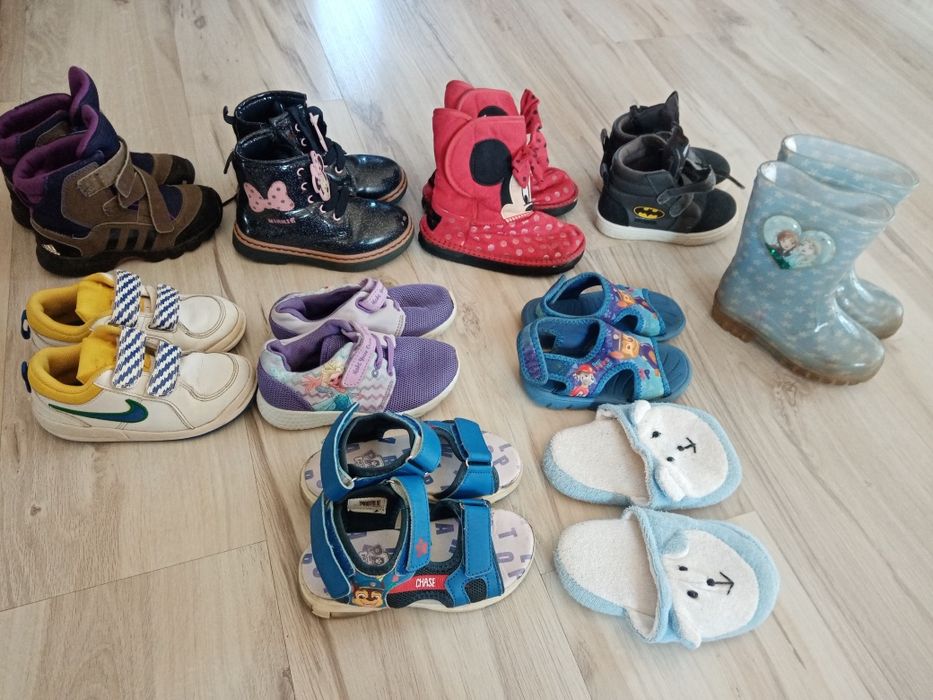 Buty dla dziewczynki rozmiar 24-26 10 par 50 zl