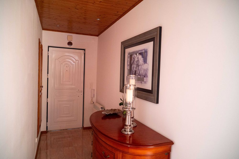 Quarto de Casal em Excelente Estado - Qualidade Molaflex