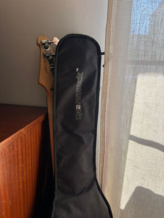 Baixo elétrico + Amplificador Eden + Bolsa + Strap (kit completo)