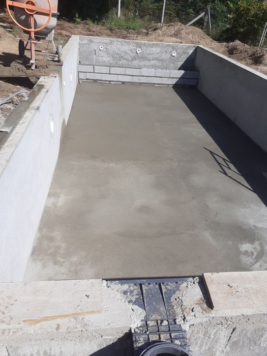 Fazemos construção de piscinas e limpeza