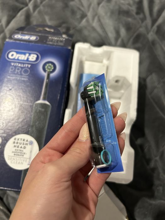 Escova Elétrica Oral-B Vitality PRO Black