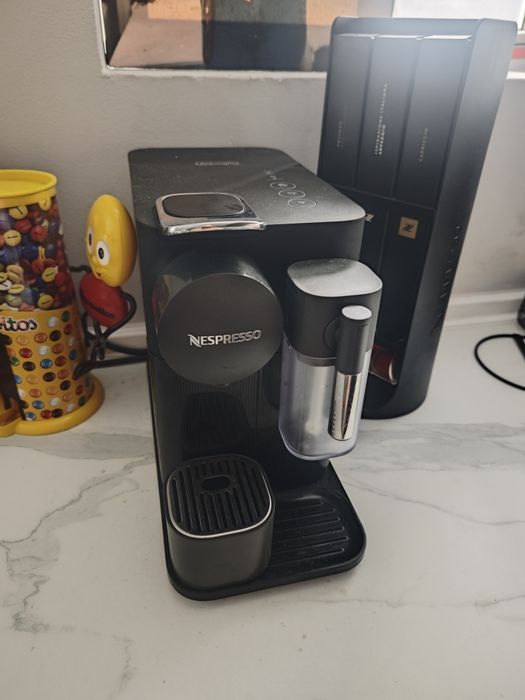 Máquina de café Nespresso delonghi