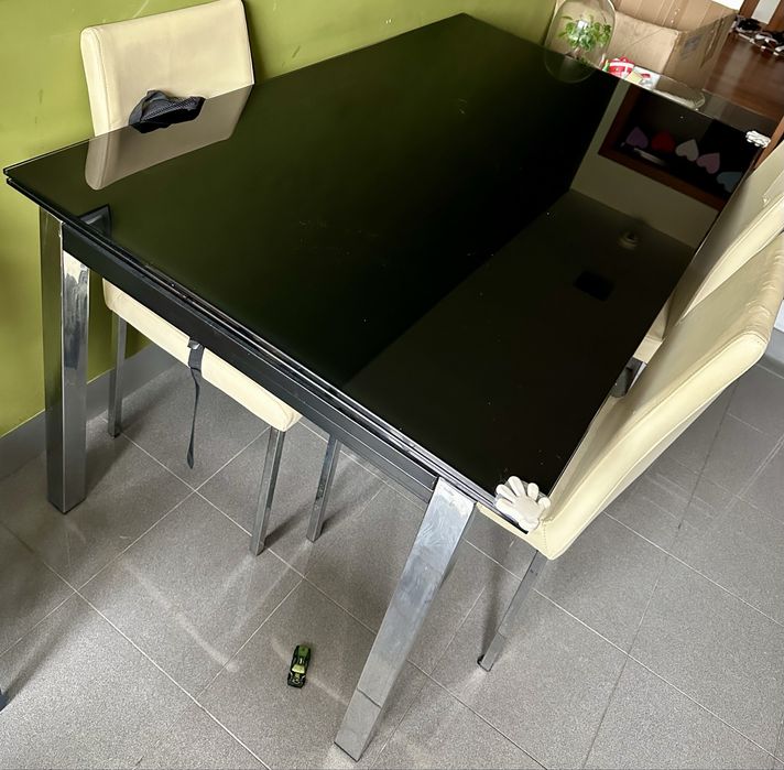 Mesa de Vidro marca Octosólido 140X85 extensível
