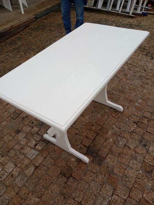Mesa feita em madeira