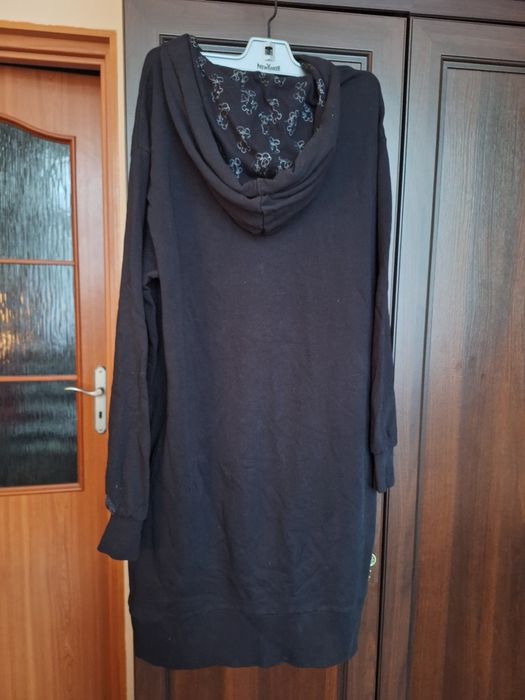 Ciepła sukienka z kapturem