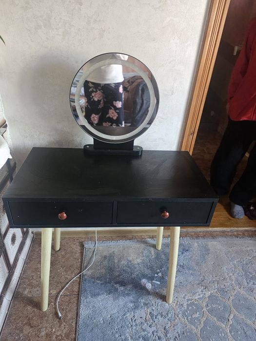 Туалетний столик , Стіл із дзеркалом для макіяжу з підсвідкою