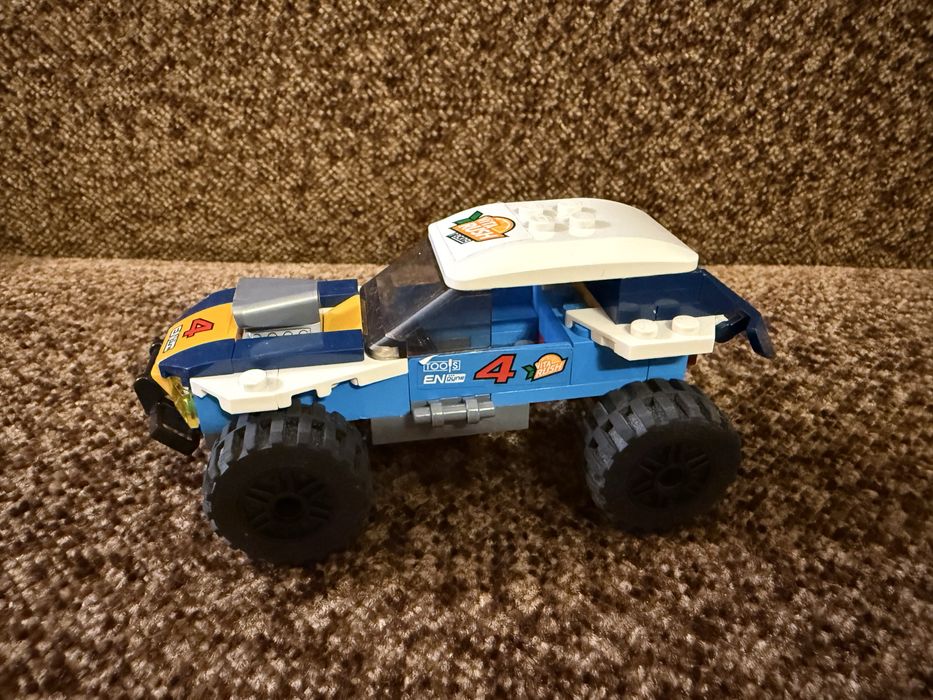 Lego City 60218, Pustynna wyscigowka