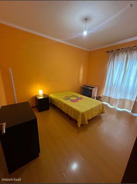 Quarto - localizado em Ramalde Porto