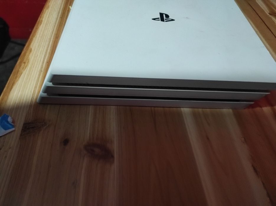 Negociável Vendo ou troc PS4 por PC portátil bom para jogos ou gamers