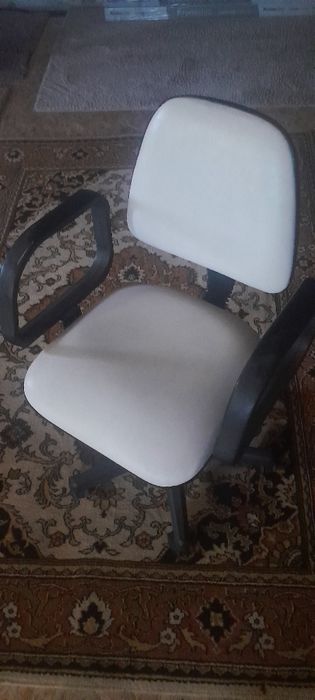 Крісла офісне...