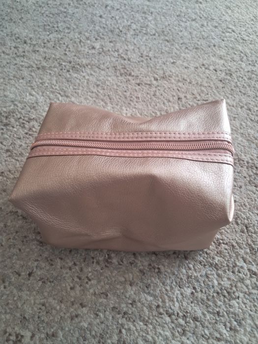 Kosmetyczka podróżna kuferek rose gold