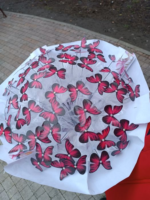 Букет з метеликами