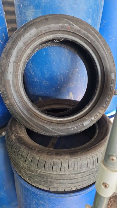 Vários pneus em bos estado