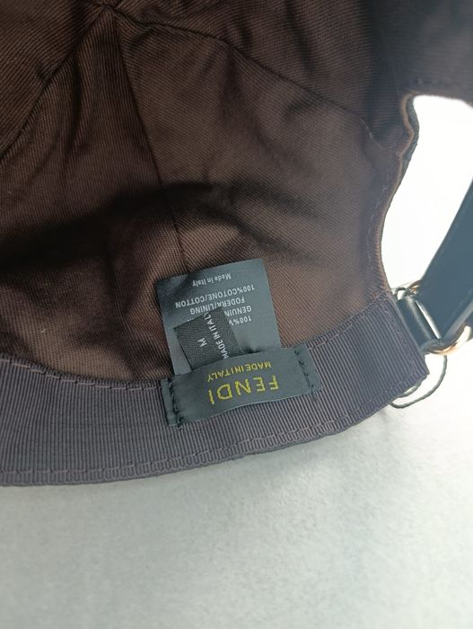 Boné FENDI com etiqueta