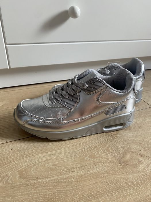 Srebrne buty sneakersy 37 na lekkim podwyzszeniu