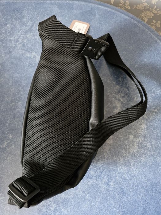 Бананка "RUBY" унісекс .  нова