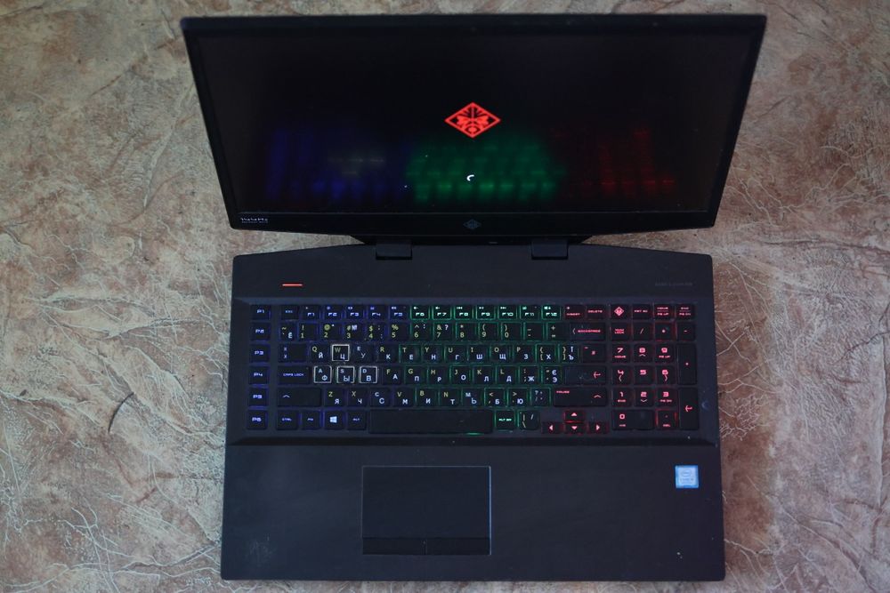 Игровой ноутбук HP OMEN 17 | i9-9880H / RTX 2080 8GB / 32GB RAM / 144Hz