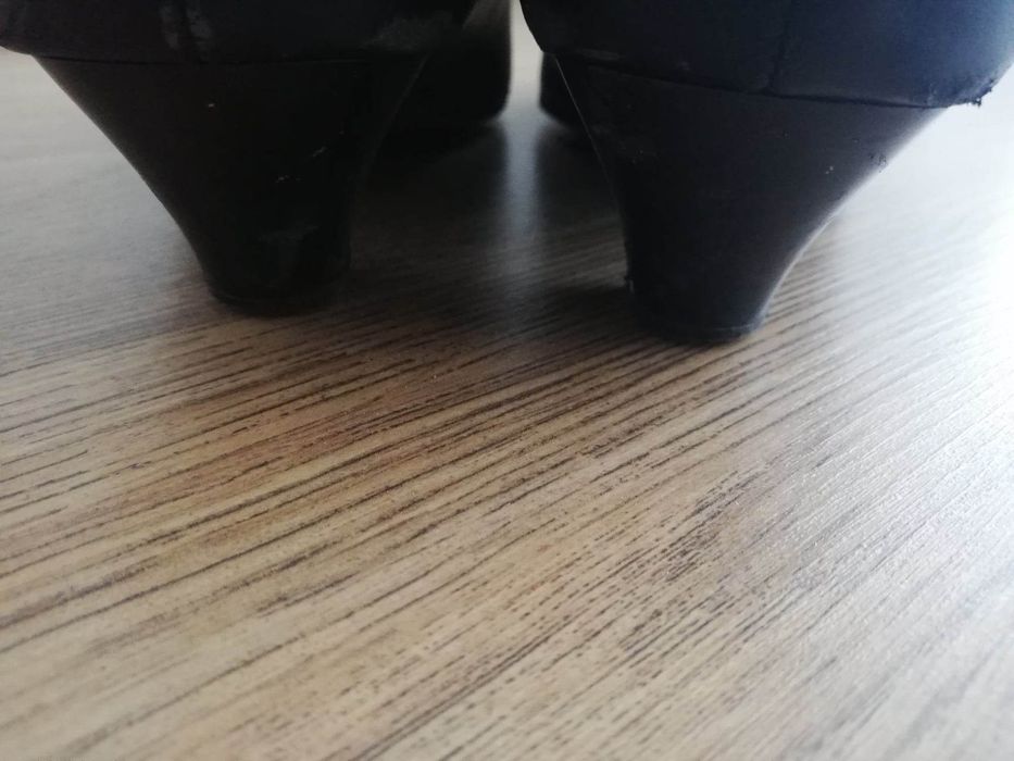 Czarne czółenka buty damskie na niskim obcasie wyściółka ze skóry