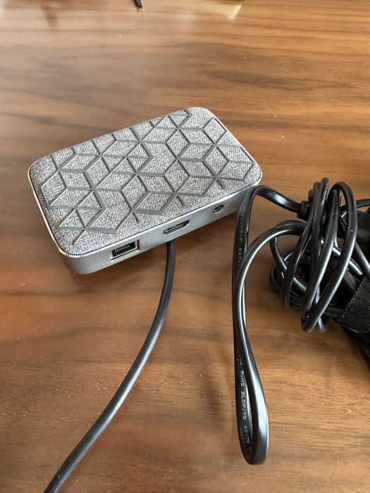 Symbus Q Usb-C Dock (1xGigabit: 2xUsb:1xHDMI) + Qi (Moshi Dock)