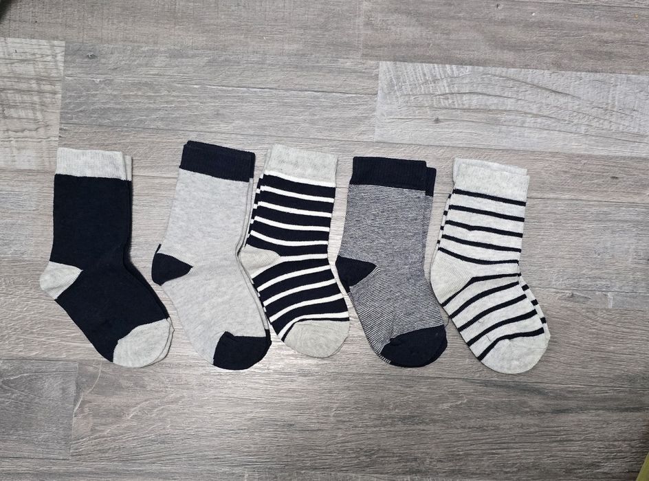 Wysokie skarpetki cĥłopięce 5 par paski basic rozm 19-22
