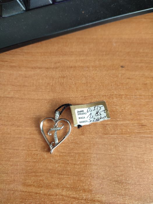 Srebrna zawieszka/wisiorek serce do łańcuszka w srodku litera T