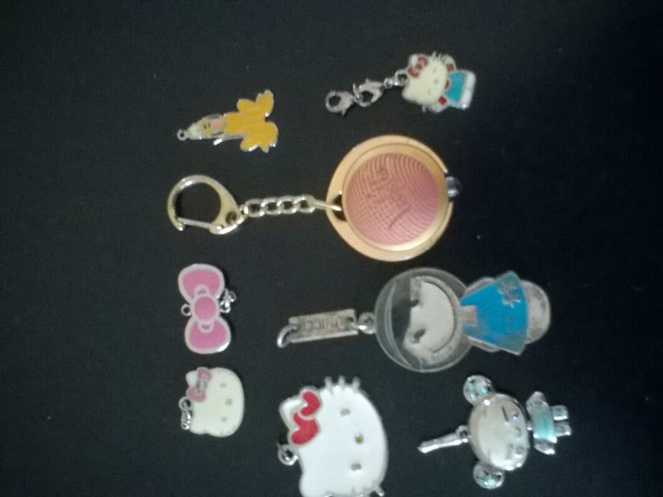 Pins, alfinetes e porta-chaves