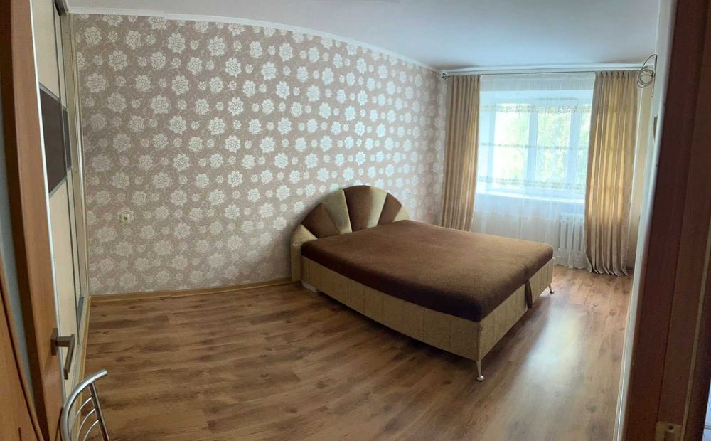 В оренду 3-кімн. квартира на Антонова, три просторі кімнати