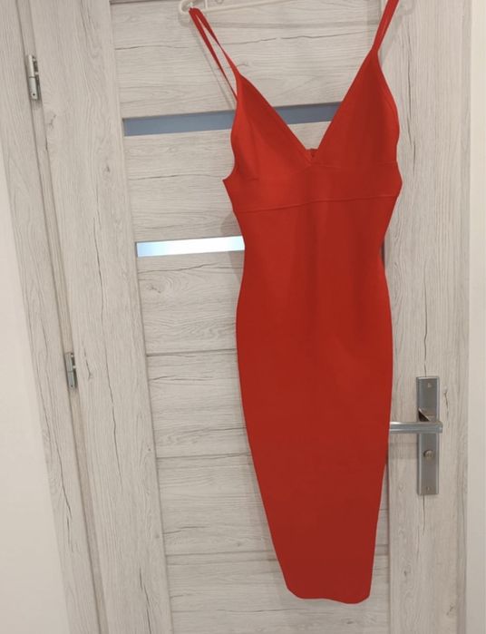 Sukienka czerwona sexy 38/M