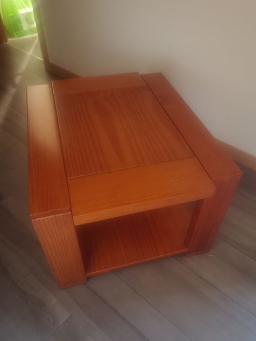 Mesa de centro em madeira maciça