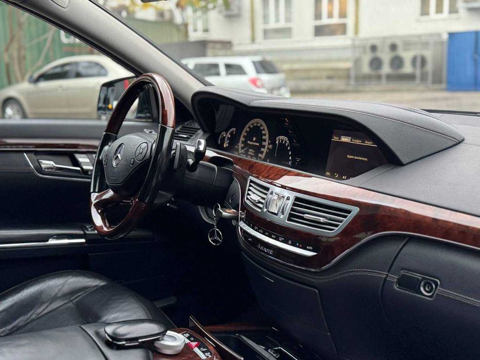 Mercedes-Benz S-Class 2012