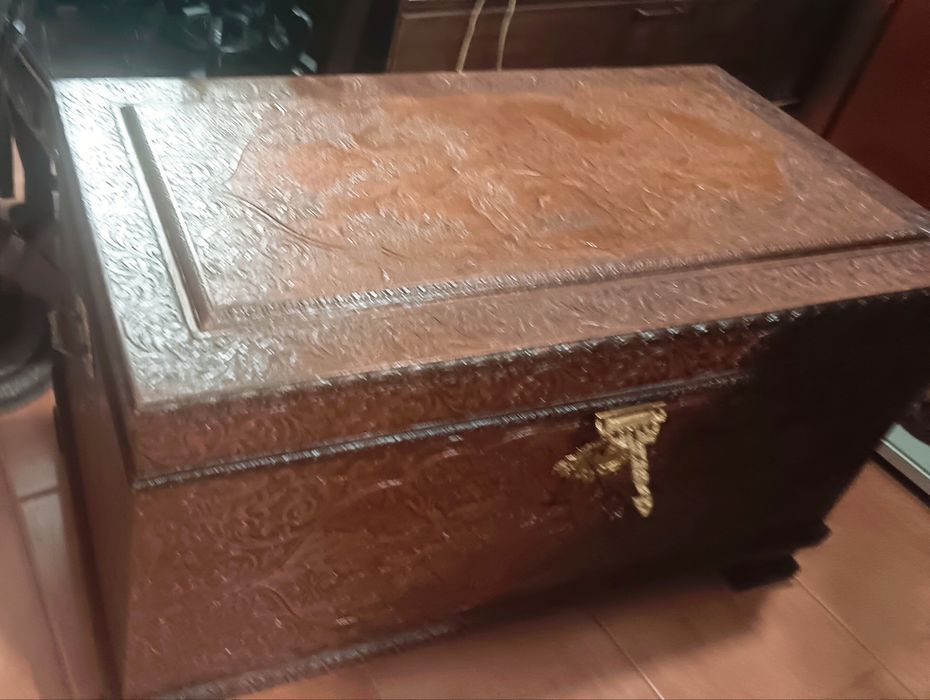 Solid Wood Trunk512905754560450562