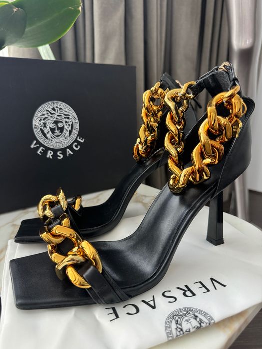 Босоніжки на підборах Versace 40 нові