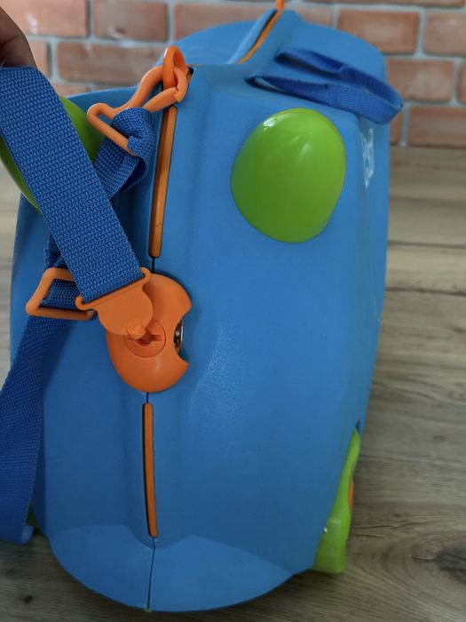 Trunki jeżdżąca walizeczka dziecięca, jeździk walizka niebieska