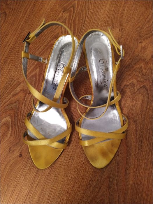Żółte sandałki 38 szpilki