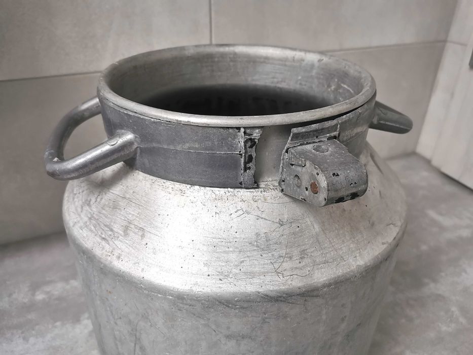 Vintage duża aluminiowa kanka konwia na mleko, donica na kwiaty