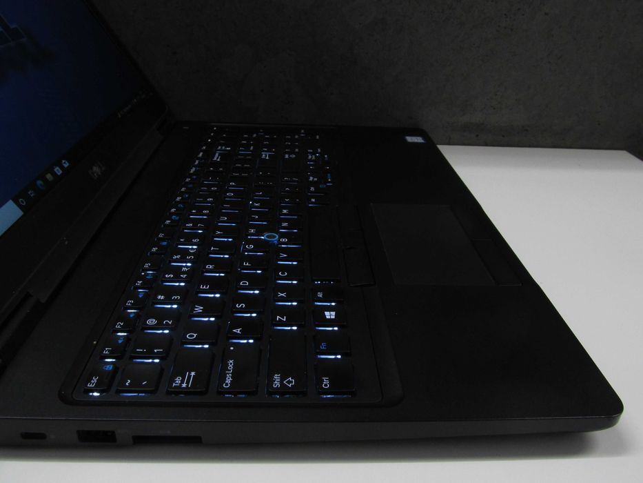 SUPER Dell Latitude 5590 i7 8650U ram 16GB dysk 256SSD FHD IPS Laptop