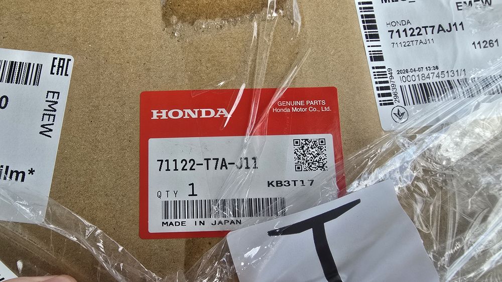 Накладка решітки хром під радар  Honda HR-V 2019-2022 років