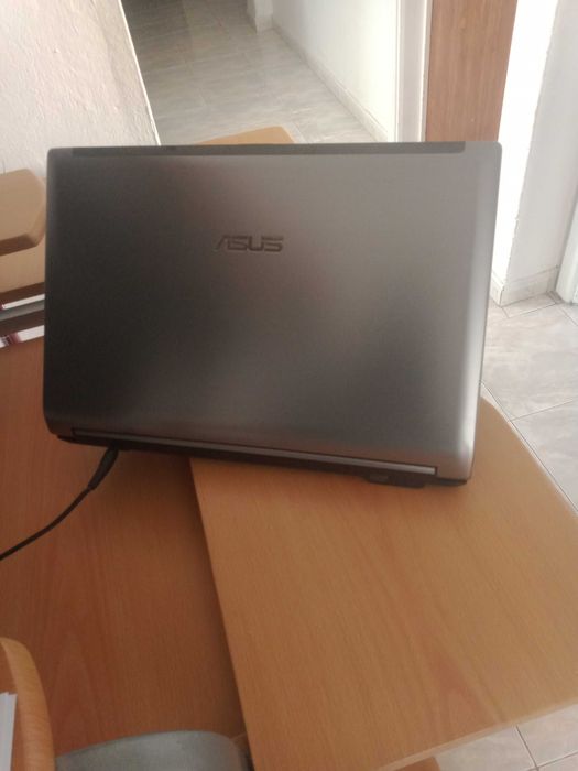 Computador Asuz, com Windows instalado