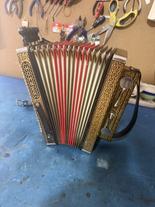Harmonio 4a voz com 4 registos Modelo Wiener 114C