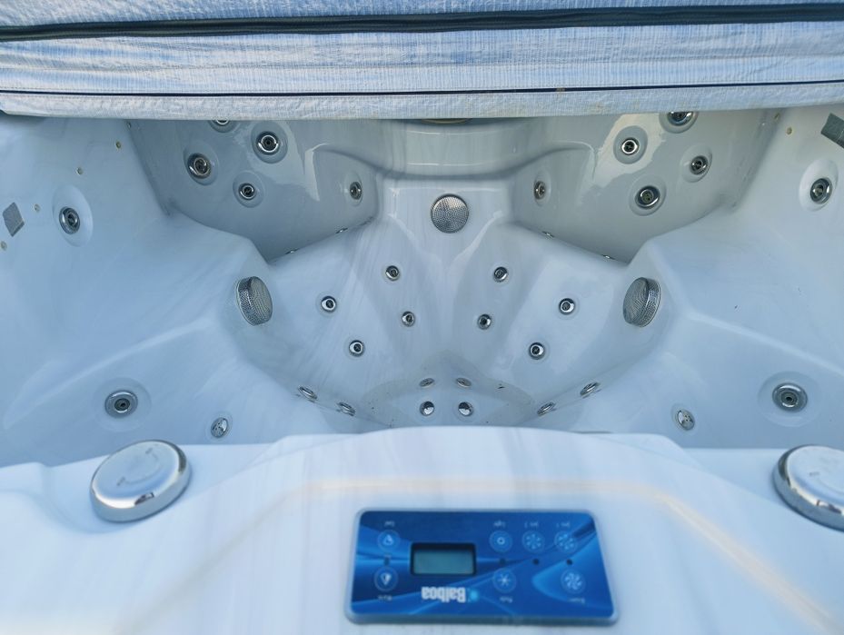 Jacuzzi całoroczne Balboa 7 osobowe 230x230