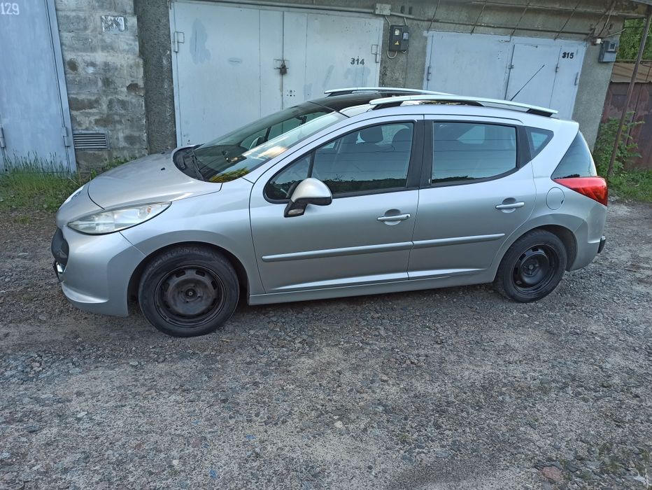 Авто Peugeot Легковые автомобили