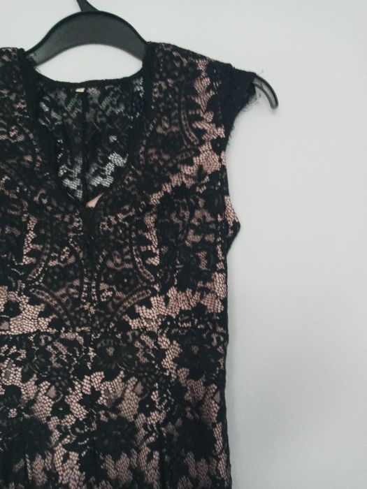Czarna, koronkowa sukienka