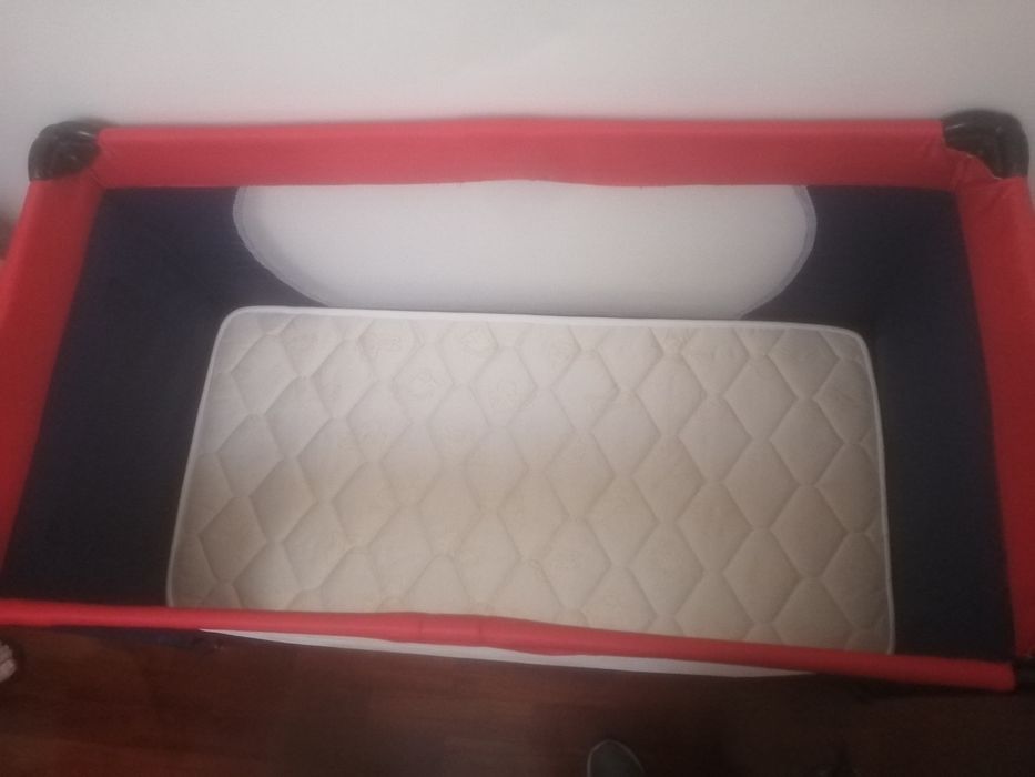 Cama bebé portátil com colchão incluído