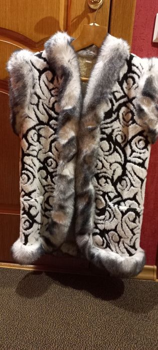 Безрукавка з натуральної овечої вовни