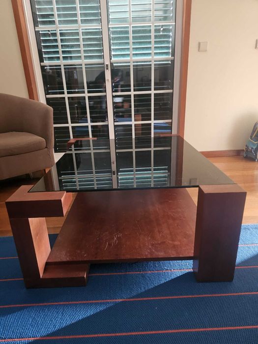 Mesa de centro madeira sólida e vidro