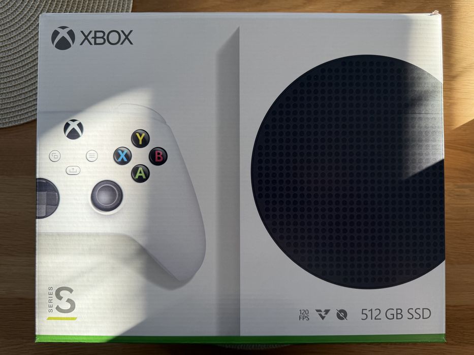 Xbox  series s  komplet z pudelkiem. Stan bardzo dobry plus
