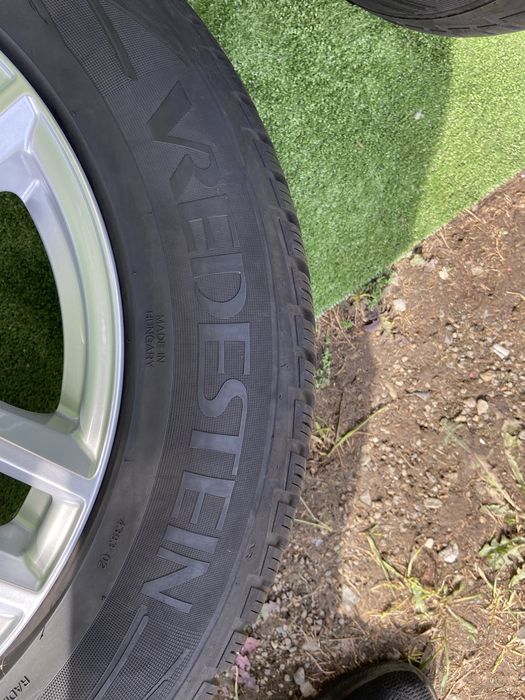 Резина Шини 215/65 R17 Vredestein Wintrac Pro