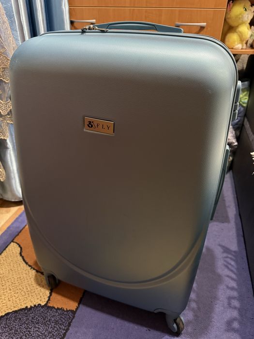 Валіза велика каркасна на чотирьох колесах блакитна з кодовим замком